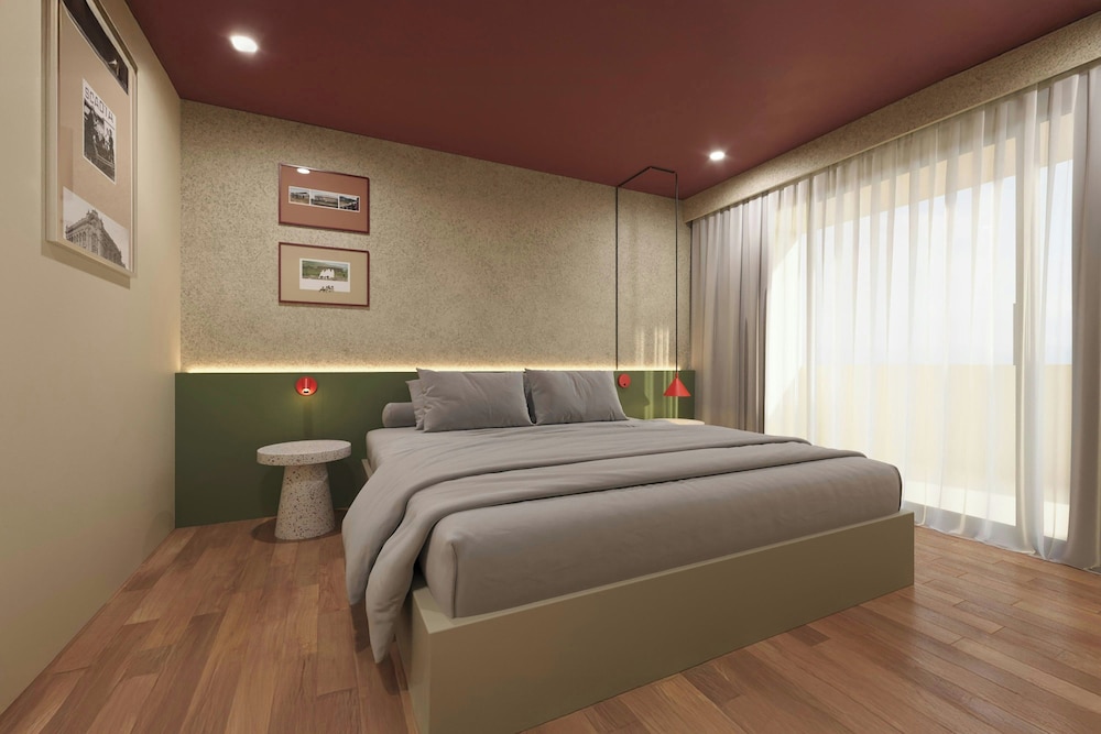 DELUXE, QUEEN BED, MOUNTAIN VIEW, BALCONY