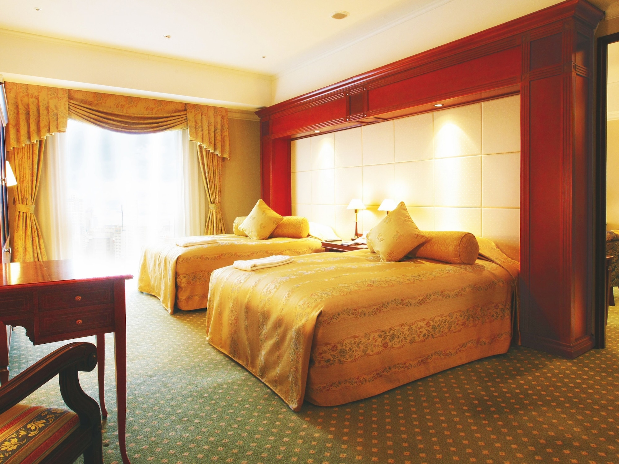 PREMIER, SUITE, TWIN BEDS