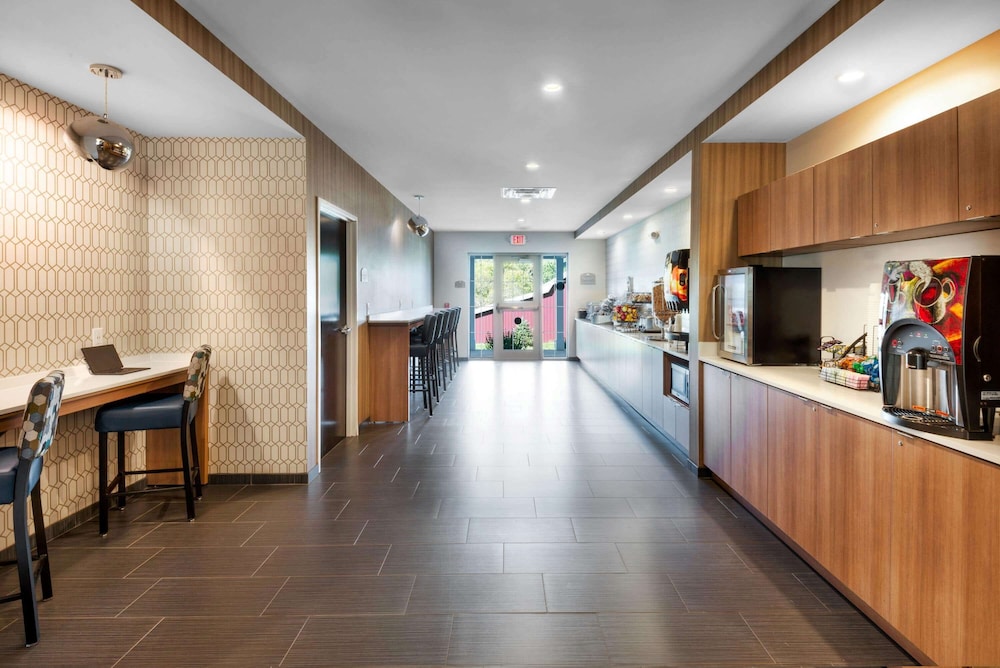 Microtel Inn and Suites by Wyndham Warsaw 6/42
