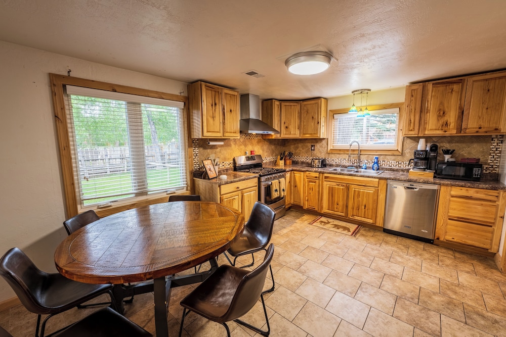 Chinook Winds Motel 59/76