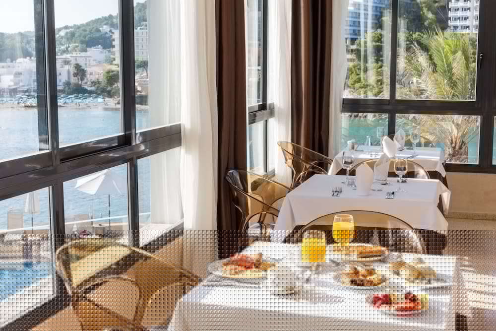 Palladium Hotel Cala Llonga - Adults Only 65/79