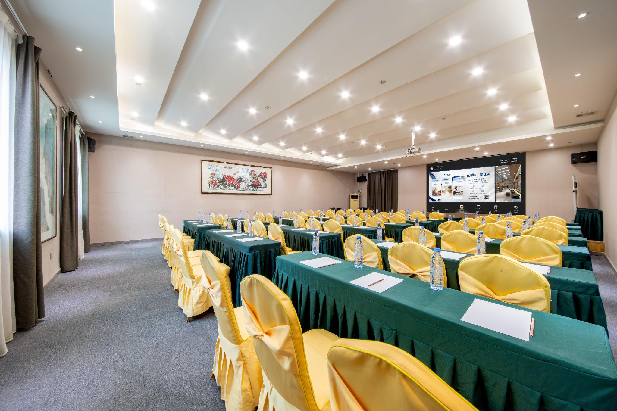 White Yulan Hotel (Xi'an Hangtiancheng Metro Station) 39/41