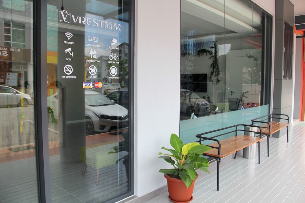 Vrest Hotel 30/33