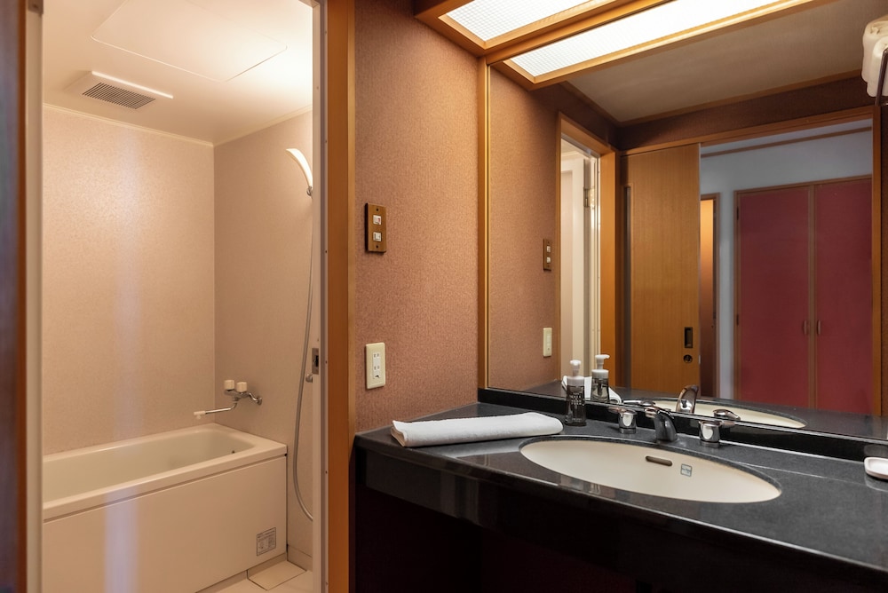 Hotel East China Sea 53/54