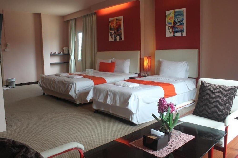 Cactus Resort & Hotel 18/65