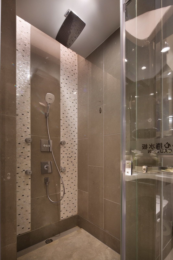 DeRUCCI Hotel 63/65