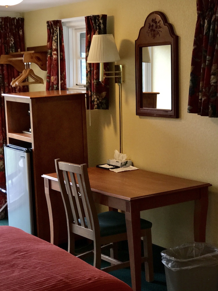 Swiss Chalets Village Inn 37/50
