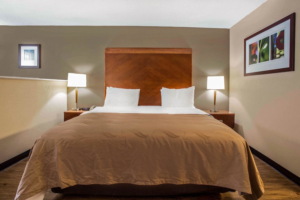 ROOM, KING BED, ACCESSIBLE
