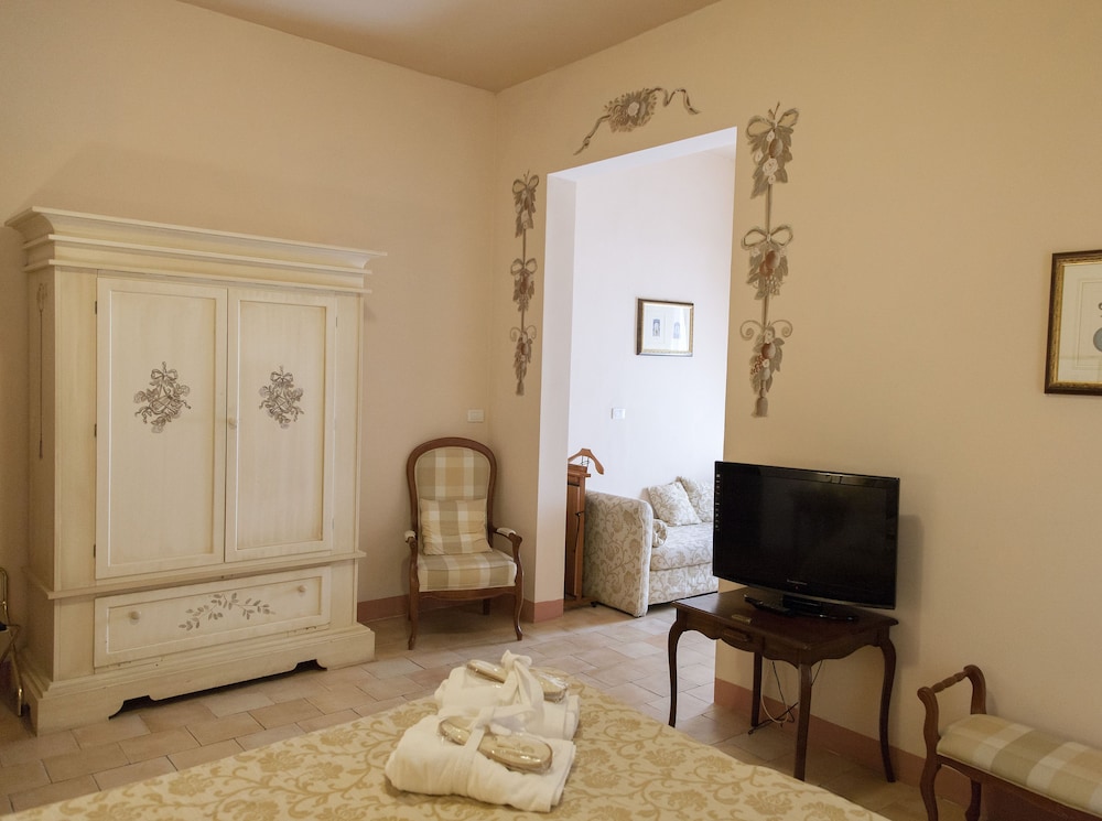Palazzo Guiderocchi 36/48