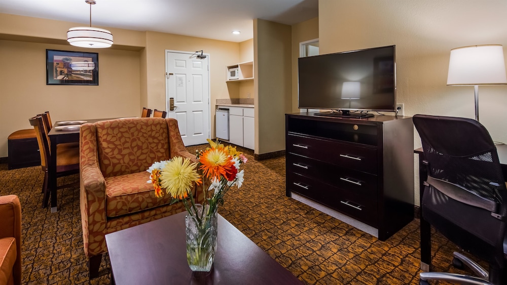 Best Western Escondido Hotel 25/35