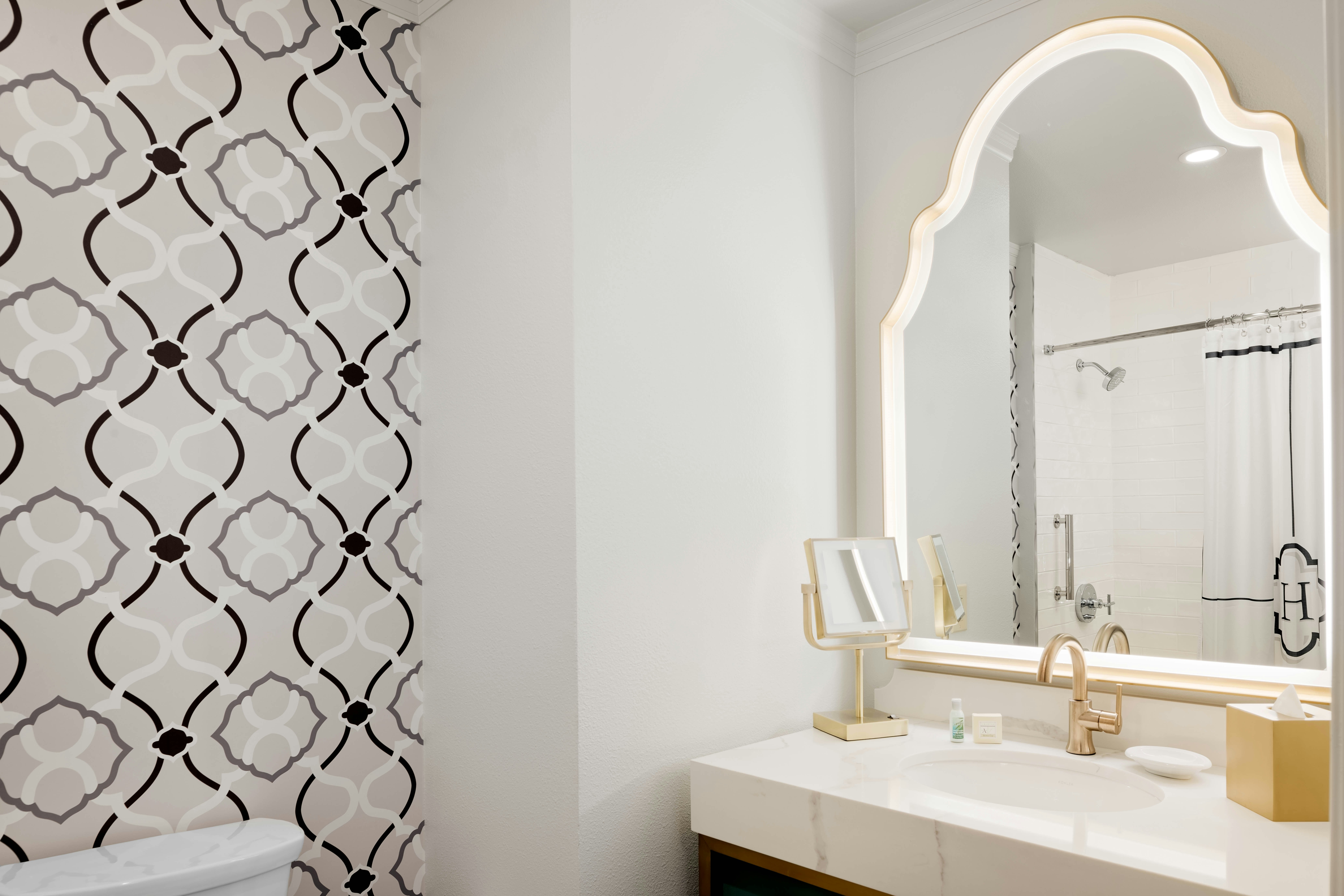 جناح بسرير كوين بشرفة بغرفة نوم واحدة، Hayes Mansion San Jose, Curio Collection by Hilton 7/8