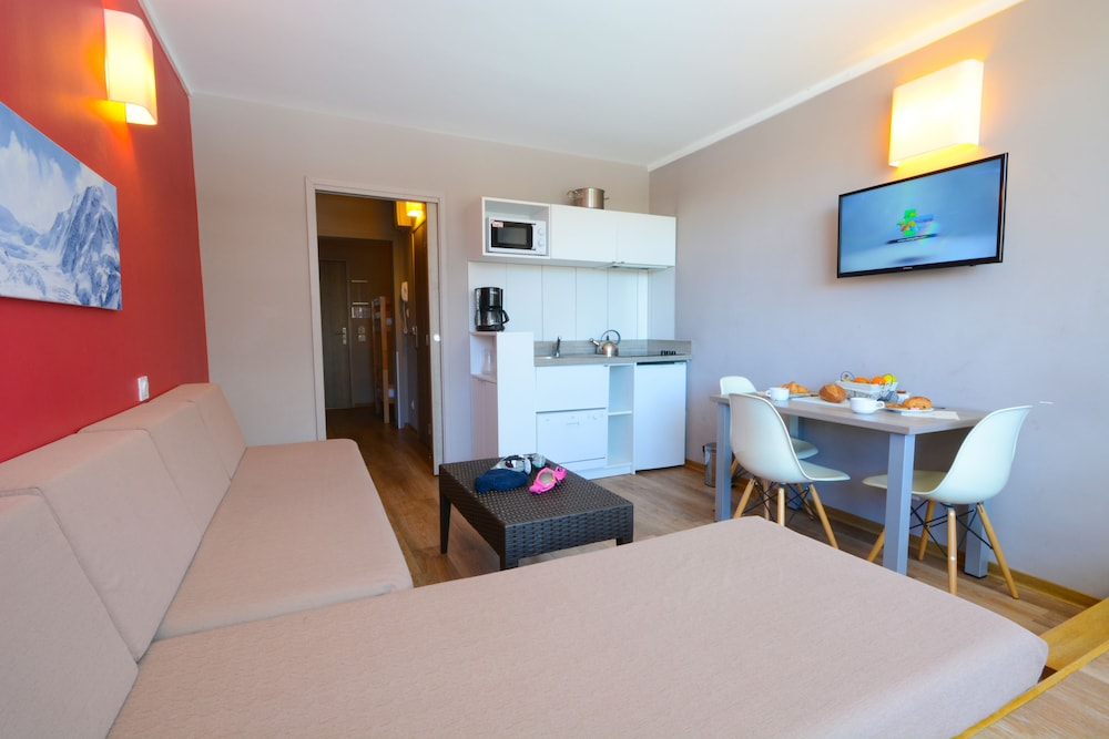 SOWELL RESIDENCES New Chastillon 31/76