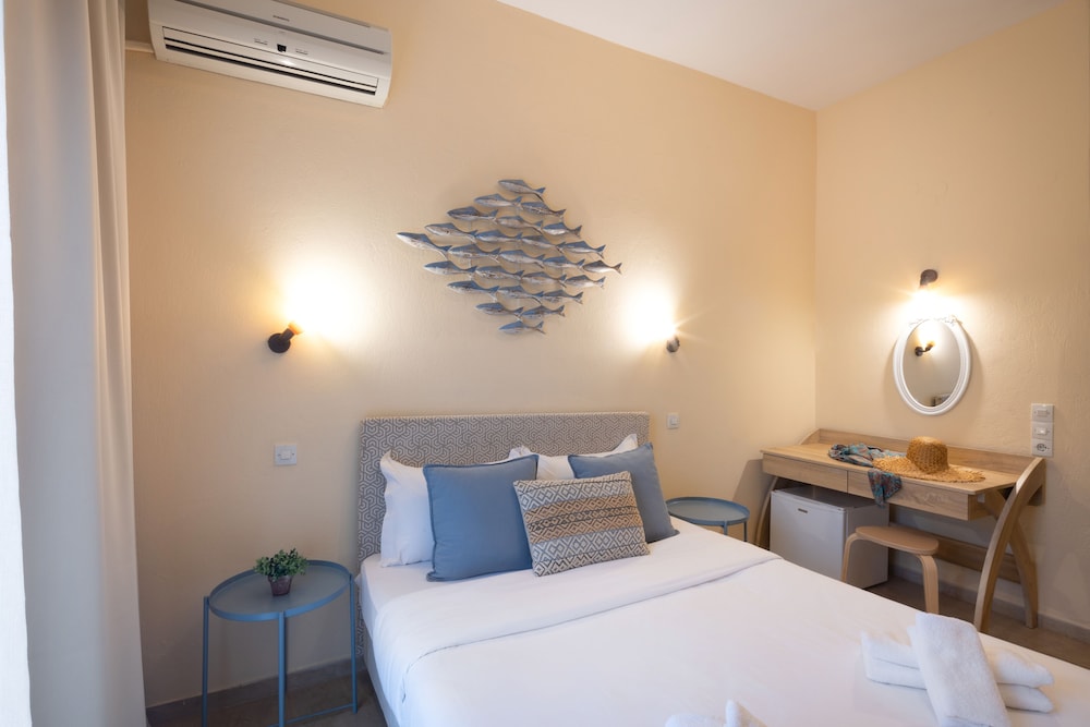 Aurora Beach Hotel 10/50