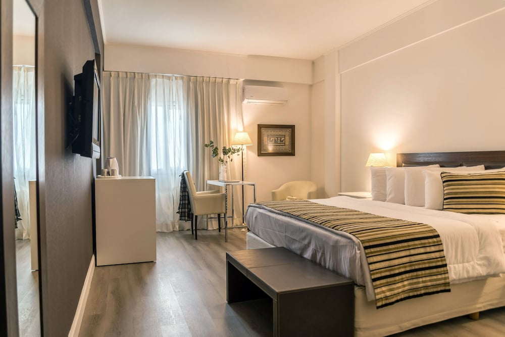 HOTEL TOLOSA 8/75
