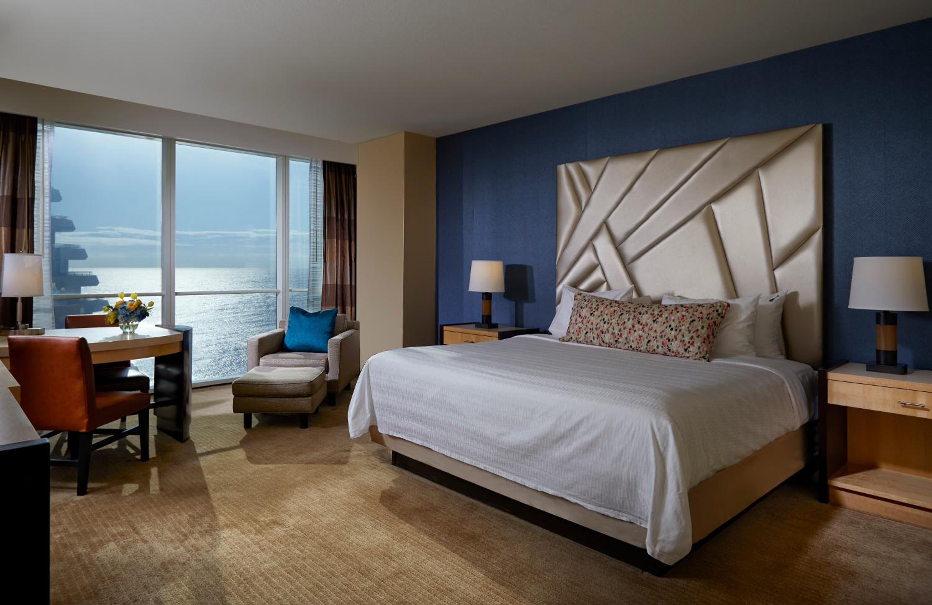 Ocean, Classic, King Bed, North Tower