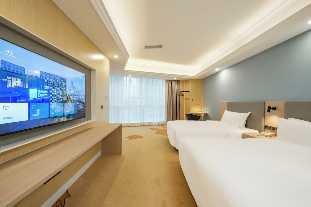 جناح بسرير كينج وسرير فردي بغرفة نوم واحدة، Holiday Inn Express Chengdu Tianfu Square an IHG Hotel 2/5