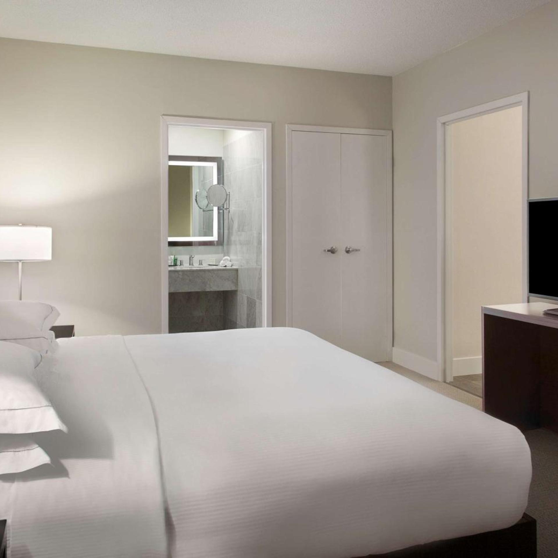 1 Bedroom, Suite, King Bed, Sofa, Kitchen