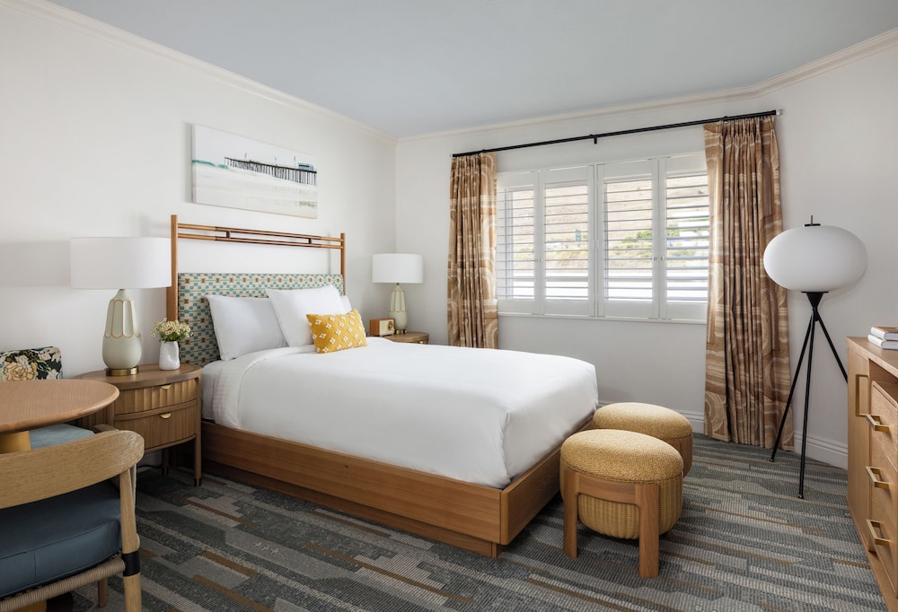 Family Suite, Courtyard, King and Queen Bed