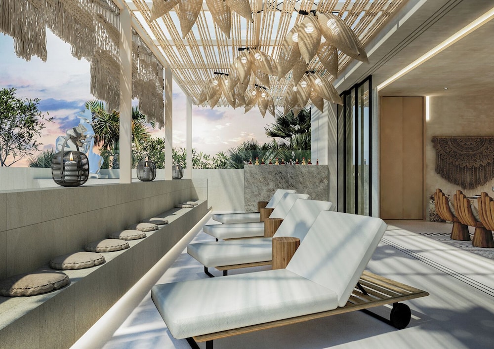 Cafe del Mar Hotel 19/50