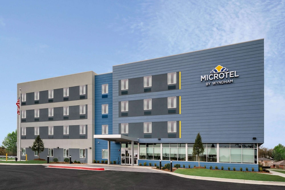Microtel Inn and Suites by Wyndham Hot Springs 7/29