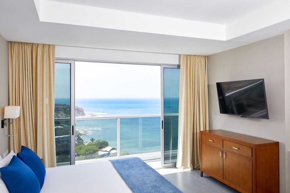 Wyndham Manta Sail Plaza Hotel and Convention Center 40/57