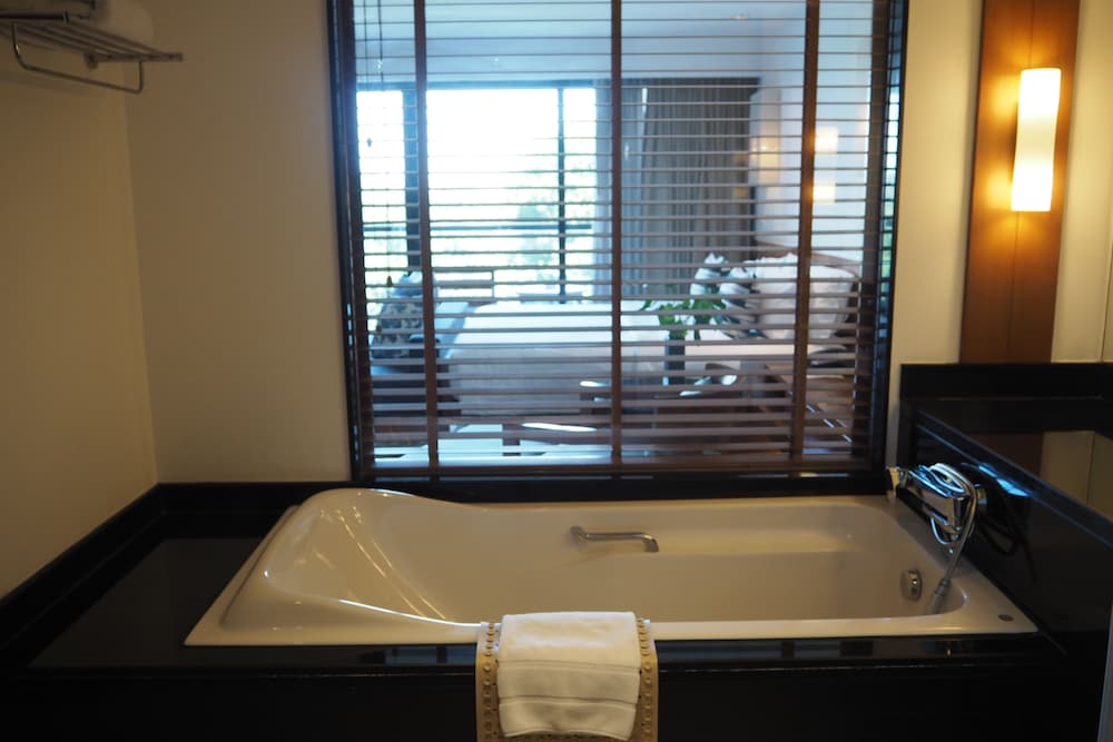 Woodlands Suites Serviced Residences 48/50