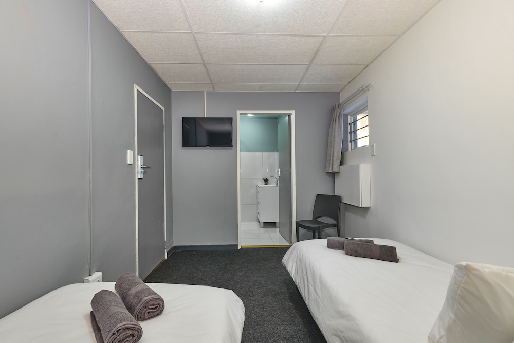 Inn and Out Sandton 3/26