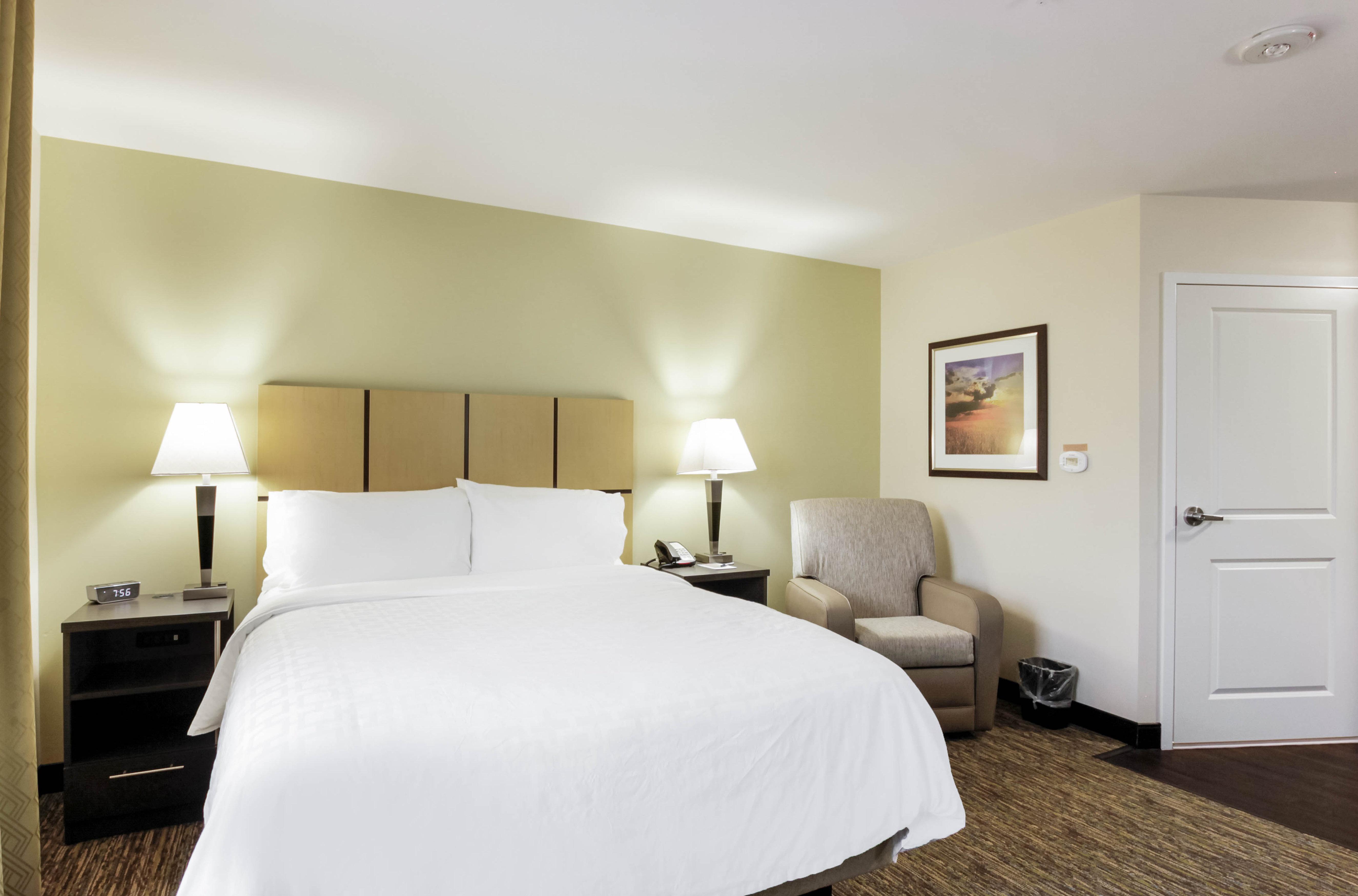 Suite, Queen Bed, Accessible