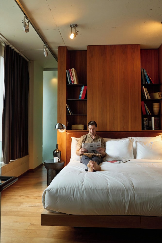 Chambers Hotel 20/70