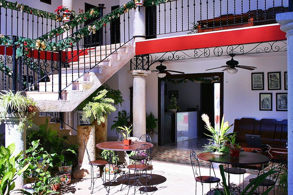 La Aurora Hotel Colonial 5/61