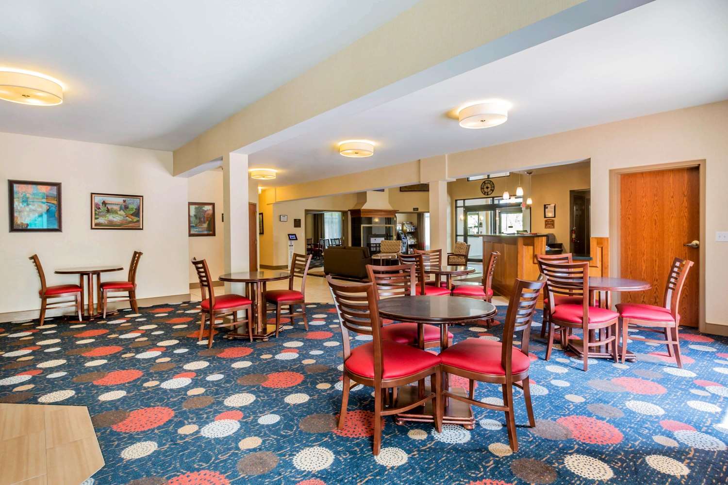 Comfort Inn & Suites South Burlington near University 22/24