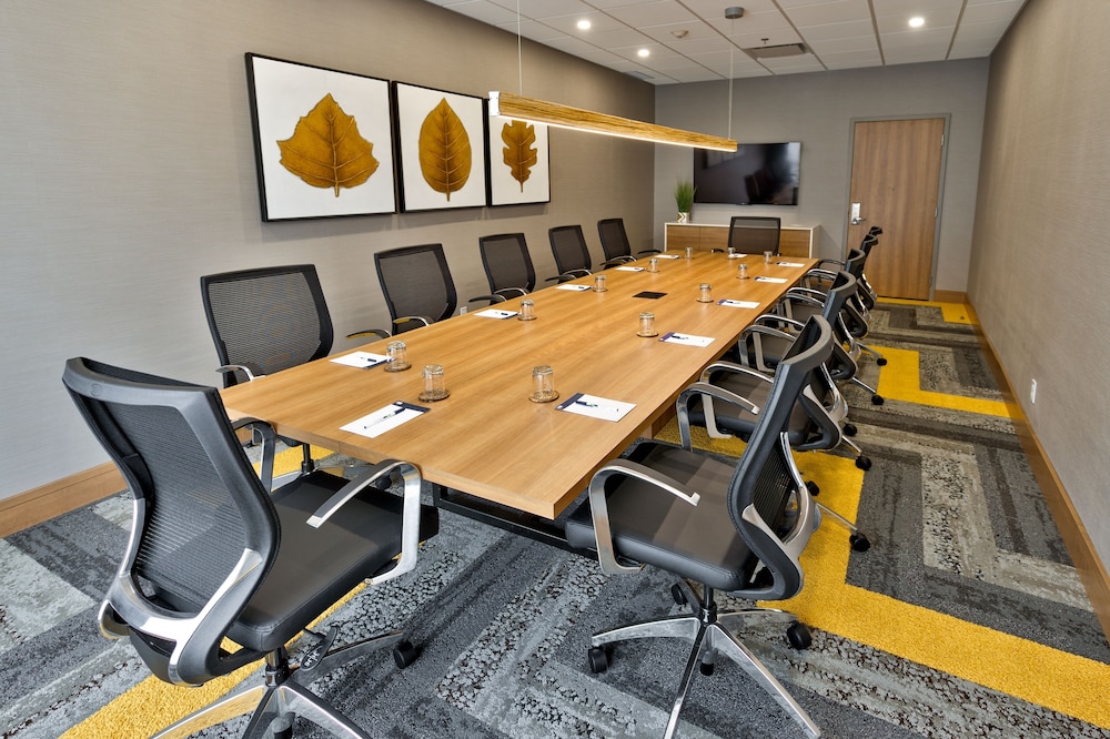 Holiday Inn Express Suites Trois Rivieres Ouest 56/72