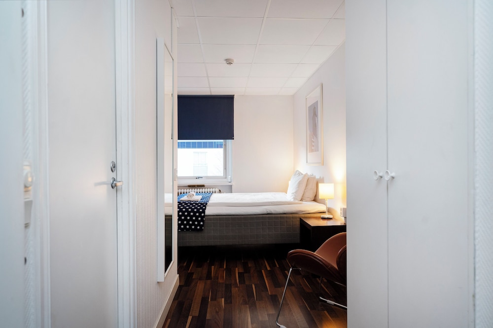 Port Hotel 34/45