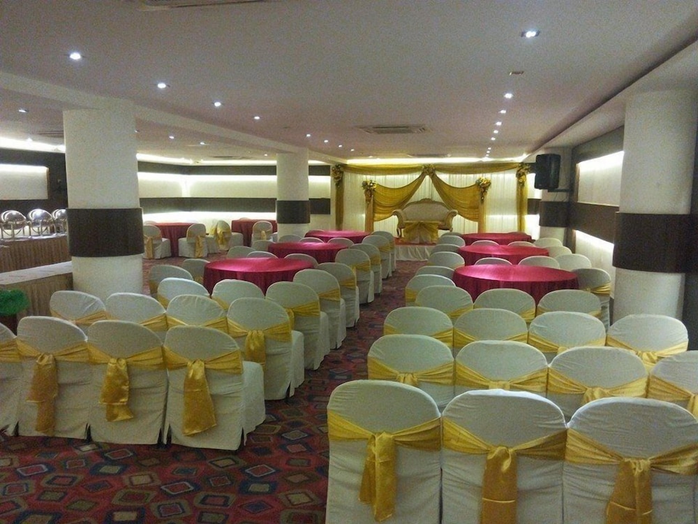 Avenue Center 18/18