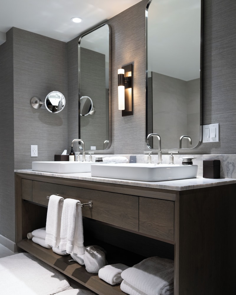 Fairmont Gold, King Bed, Accessible، Fairmont Tremblant 2/2