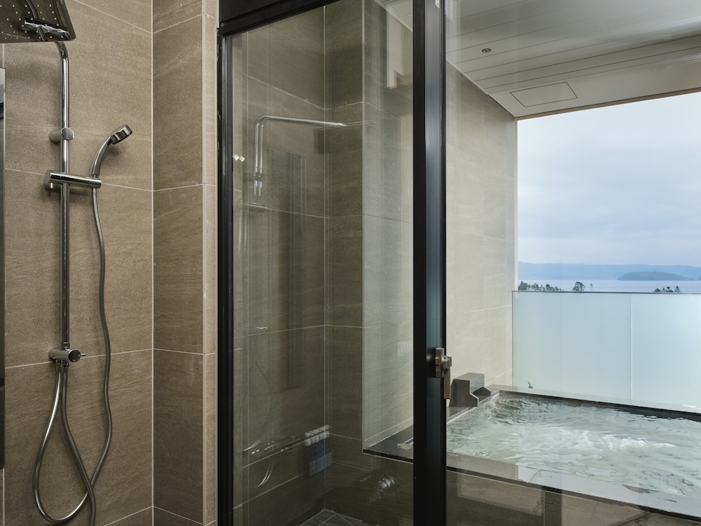 Design, Twin Beds, Lake View, Outdoor Bath, East Wing