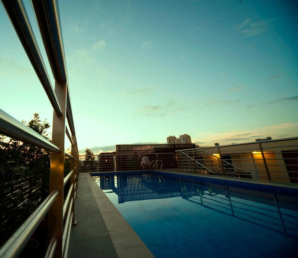 Herald Suites 25/50