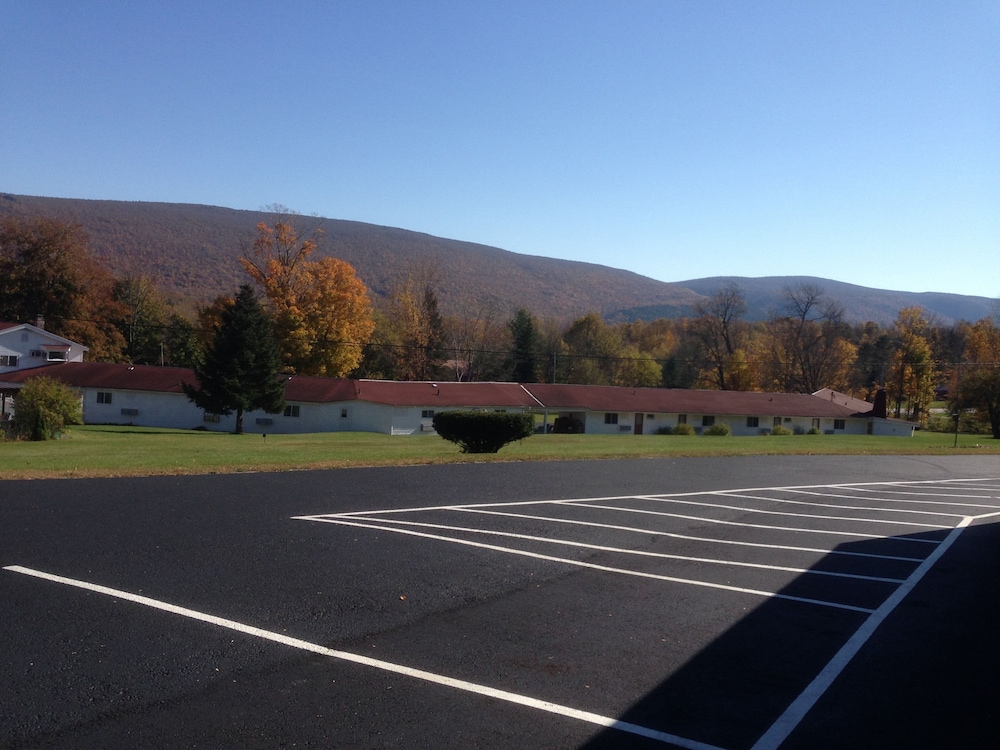 Four Winds Country Motel 11/34