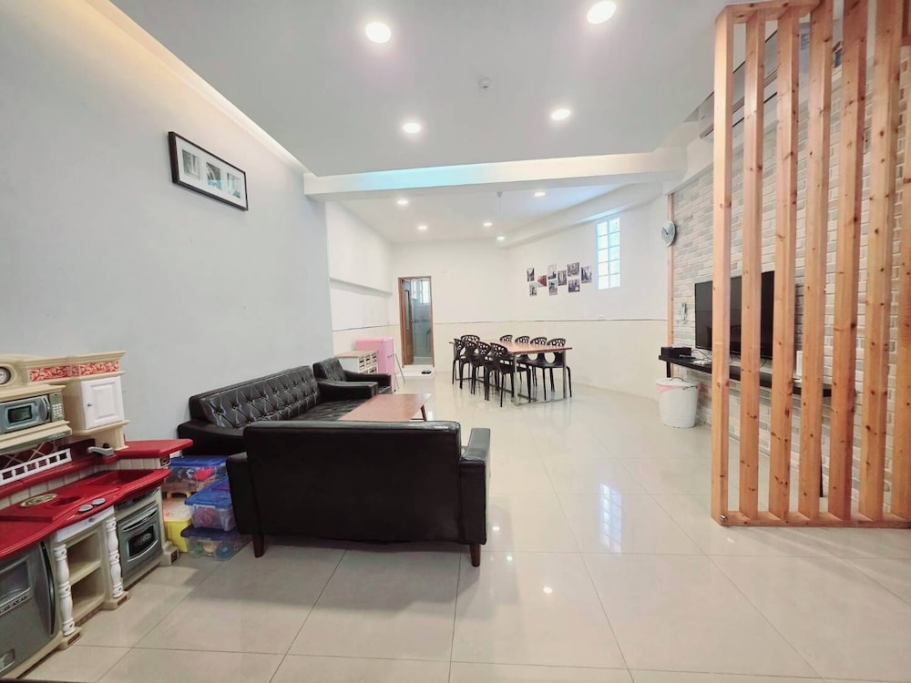 Q House 3/35