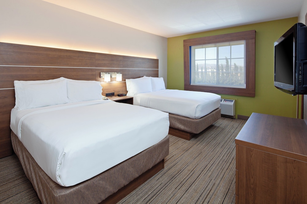 Holiday Inn Express & Suites San Diego-Escondido 18/68
