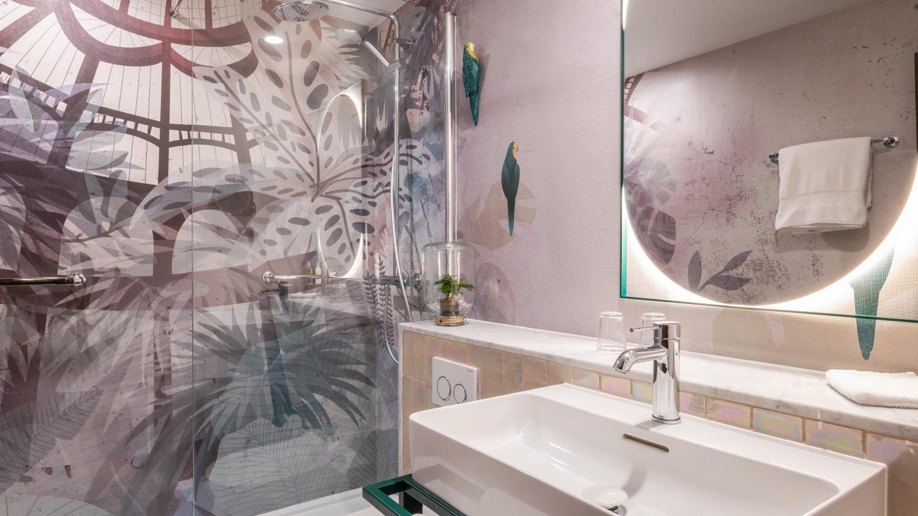 غرفة قياسية بسرير كينج وسرير كوين، Hotel Indigo Brussels - City by IHG 7/8