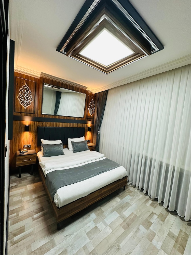 1 BEDROOM, FAMILY SUITE