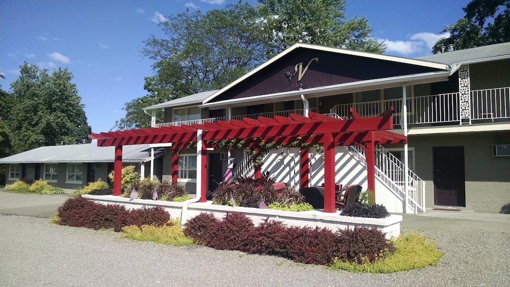Vinehurst Inn And Suites 5/58