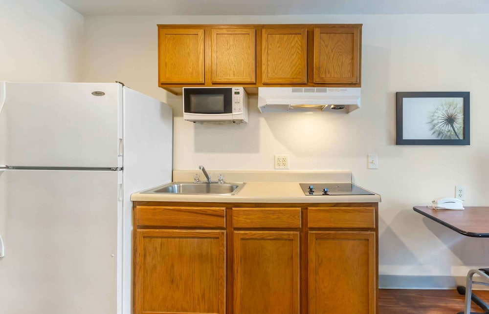 Extended Stay America Select Suites - Charleston - North Charleston - I-526 50/50