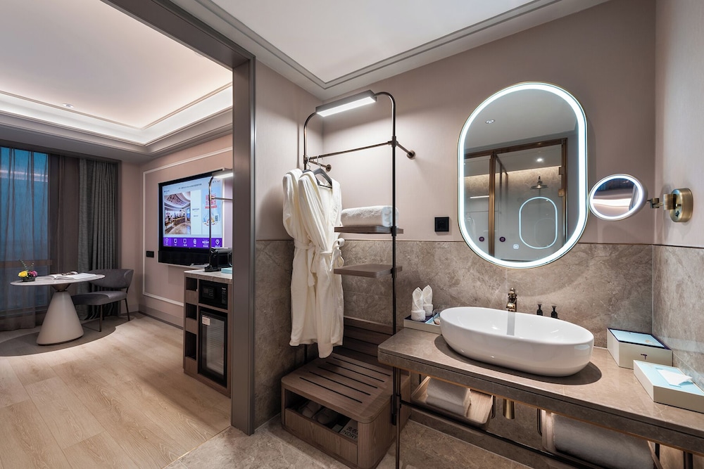 Mercure Ningbo Yinzhou 45/45