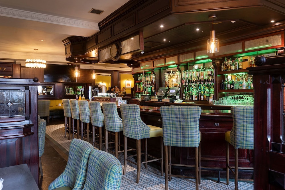 CAHIR HOUSE HOTEL 40/54