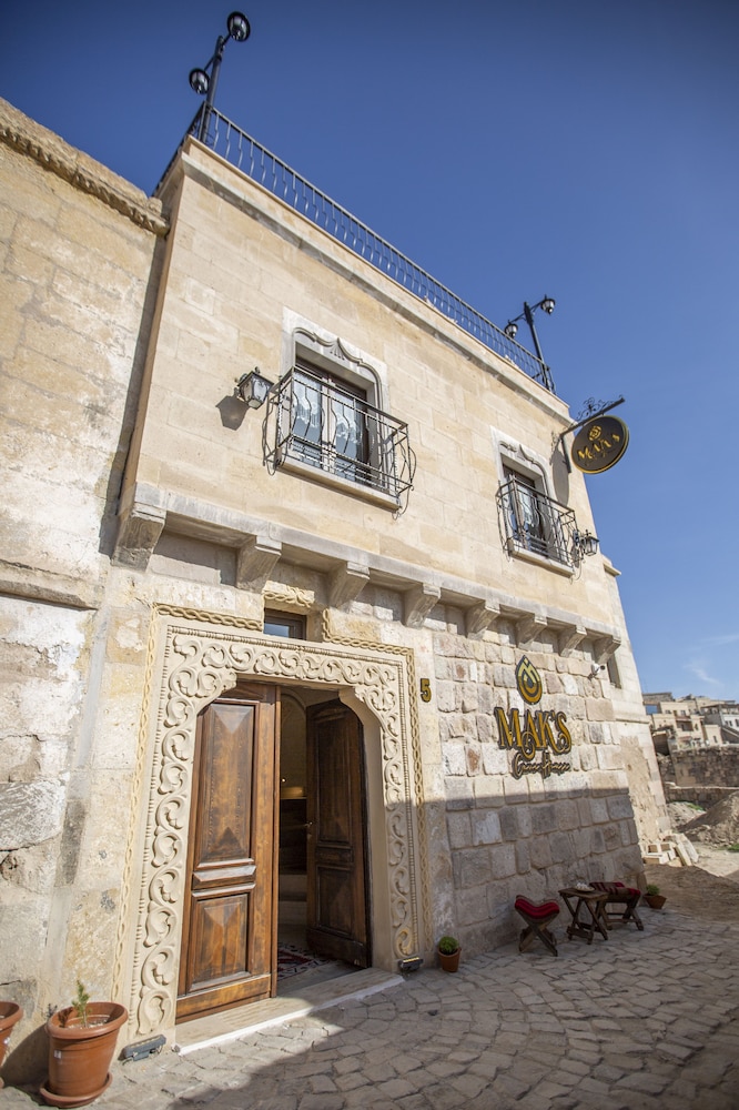 Maks Cave House 2/50