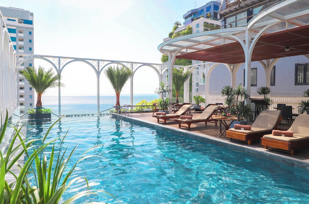 Golden Lotus Luxury Hotel Da Nang 46/50