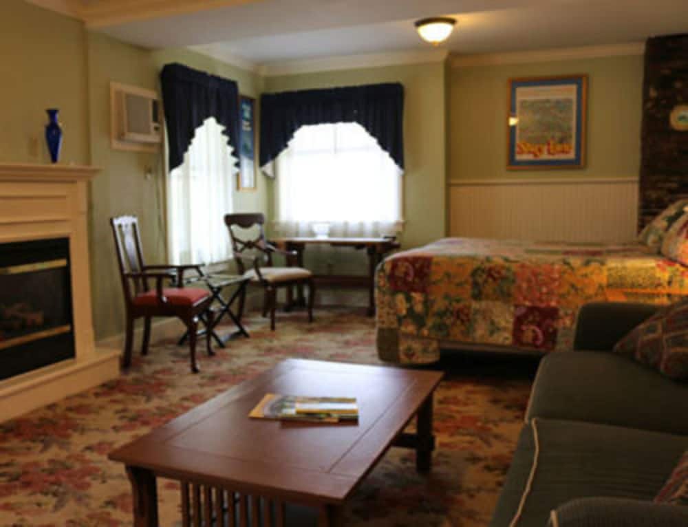 Kearsarge Inn 36/48