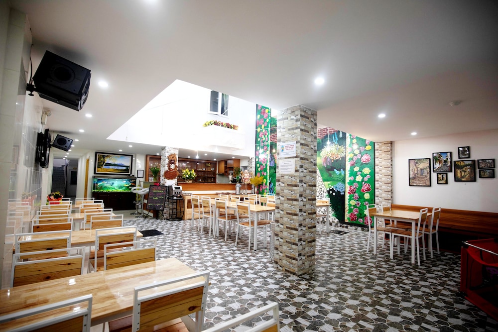 Golden Bee Hotel 48/59
